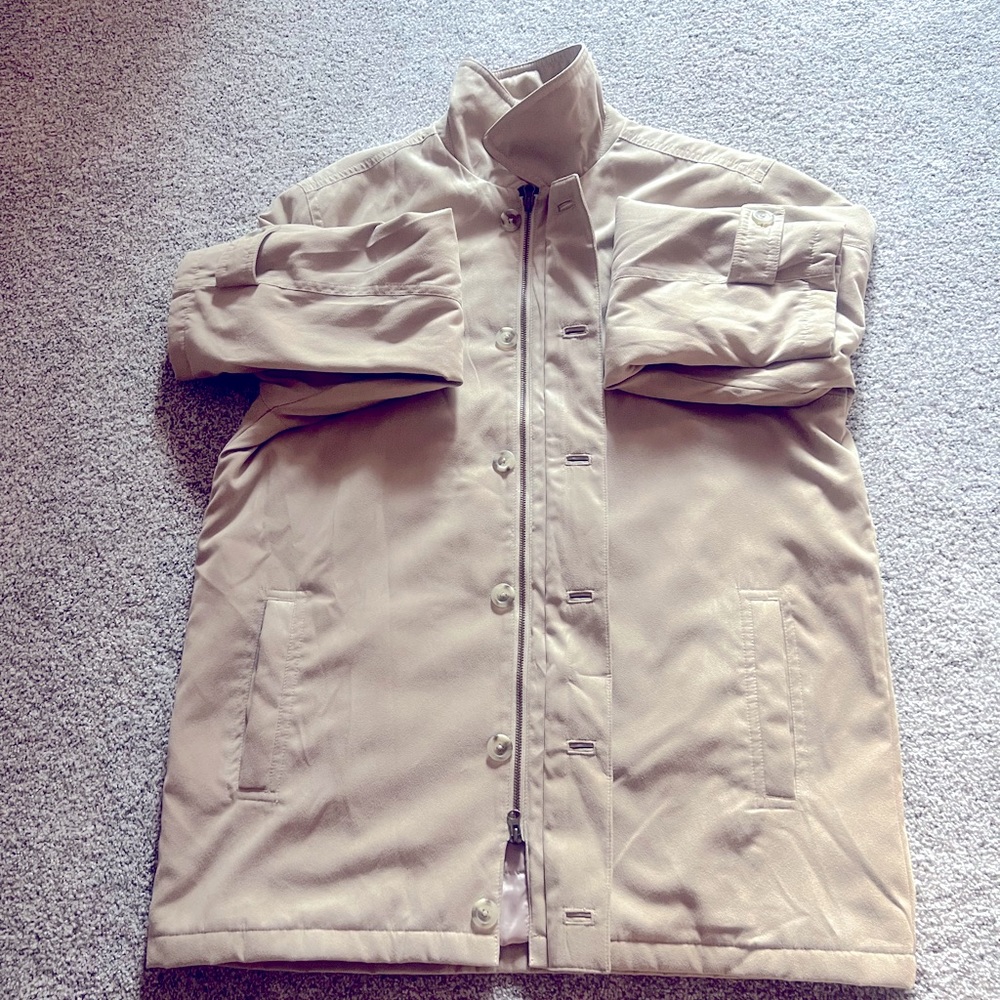 Cutter & Buck Mens Beige Zip Front Jacket with buttons.